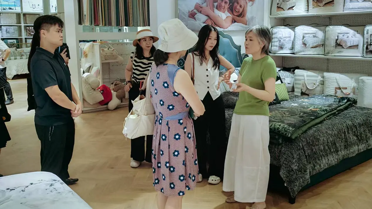 深圳市跨境电商协会家纺产业带恳谈会考察团莅临凯瑞家纺参观交流